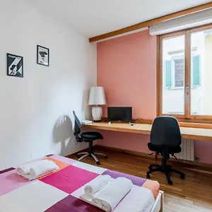  Apartment Santa Croce - Chic Retreat In The Heart Of Italy