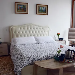 My Friends Canal View 3* Венеция
